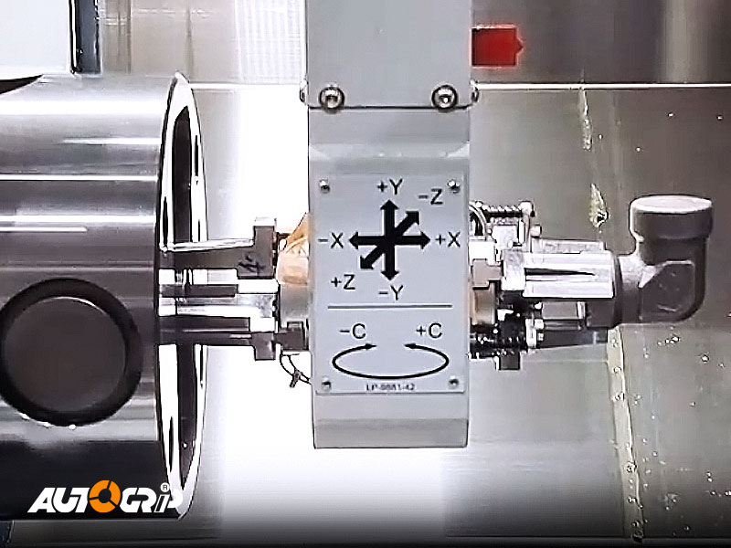 Autogrip Machinery's Power Indexing Chuck (IS-254) which swiftly performs 45-degree/90-degree indexing operations during spindle rotation, seamlessly switching between multiple work axes, is perfectly integrated with the machine's mechanical hand, enabling one-stop processing.